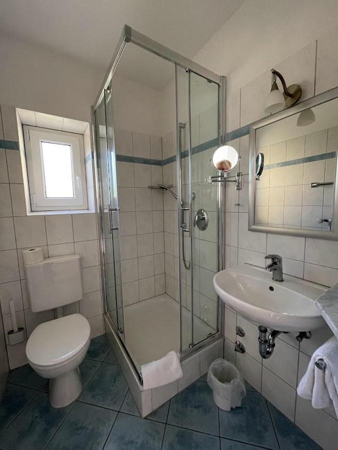 Zum Schwanen Garni Hotell Buggingen Eksteriør bilde